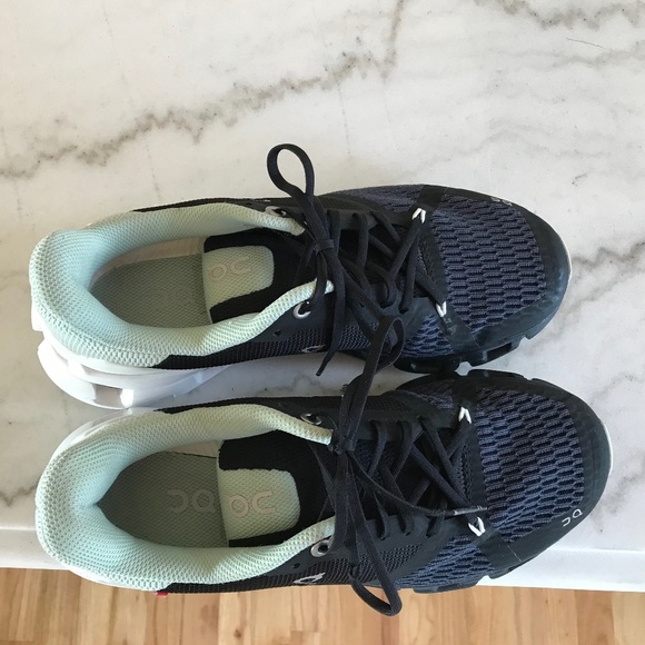 ON CLOUD FLYER RUNNING SHOES - Picture 10 of 13